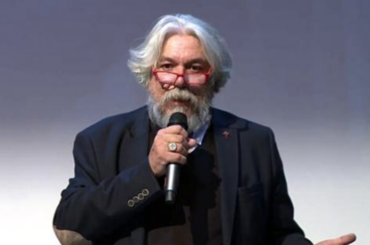 Farmaci ormonali gratis. Meluzzi: «Gravissima lesione della libertà dei giovani» 1